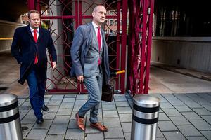 Fractievoorzitters Pieter Heerma (CDA) en Gert-Jan Segers (ChristenUnie) vertrekken na een coalitieoverleg bij het ministerie van Landbouw, Natuur en Voedselkwaliteit. beeld ANP