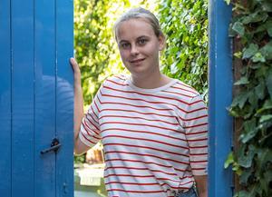 Sarah van der Maas (25) schrijft al van jongs af aan. „Heerlijk als er ineens een beeld in mijn hoofd opkomt dat ik kan gebruiken voor een verhaal.” beeld Dirk-Jan Gjeltema