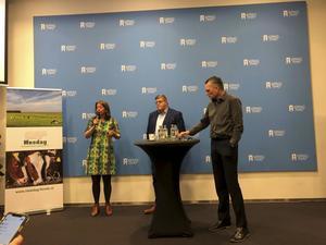 Presentatie van het Mesdagfonds op 20 februari. V.l.n.r.: Geesje Rotgers, voorzitter Jan Cees Vogelaar en Richard Zijlstra. beeld RD
