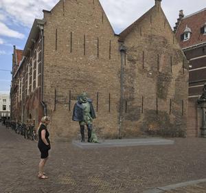 Artist’s impression van het monument in Dordrecht, aan de achterkant van de Berckepoort. Willem van Oranje verbleef daar regelmatig als hij de stad bezocht. beeld Arie Schippers