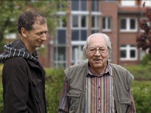Professionele zorg is goed en van hoog niveau als dat nodig is. Zorg vervangt onze liefdevolle relaties echter niet. beeld iStock
