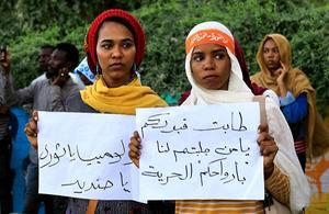 Mensen in Sudan vragen om gerechtigheid. beeld AFP