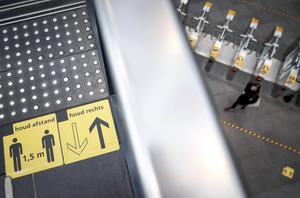 „We weten nog maar amper wat corona allemaal uitricht op kortere en langere termijn.” Foto: rustig Den Haag CS na nieuwe coronamaatregelen van het kabinet. beeld ANP, Robin van Lonkhuijsen