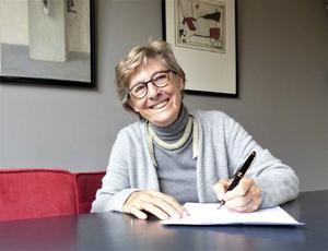 Marianne Witvliet schreef na jaren een nieuwe roman. „Schrijven was voor mij een manier om de moeilijke dingen die gebeurd zijn op een rij te zetten. Bij dit boek was dat anders. Dit vond ik leuk om te schrijven.” beeld Marianne Witvliet