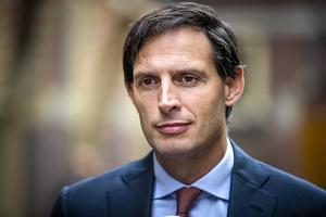 De bewindsman had zich uit voorzorg laten testen wegens milde verkoudheidsklachten, maar de uitslag is negatief, twittert hij. beeld ANP, Remko de Waal