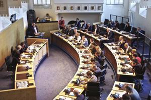 Provinciale Staten waren vrijdagochtend binnen een paar minuten klaar met het debat over de verhuizing van de marinierskazerne naar Vlissingen. Wel stuurden de Staten een brief naar de Tweede Kamer.  beeld beeld Van Scheyen Fotografie