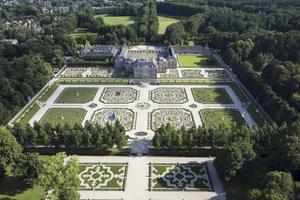 De tuin bij Paleis Het Loo kreeg zijn geometrische vorm terug. beeld Studio Libeskind