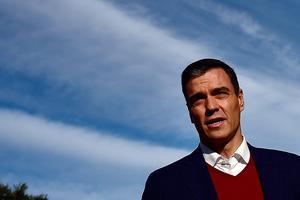 De Spaanse premier Sanchez won weliswaar de verkiezingen, maar zal opnieuw grote moeite hebben een coalitie te vormen. beeld AFP