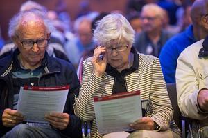 Leden van vakcentrale FNV tijdens een bijeenkomst in juni over het pensioenakkoord. beeld ANP, Arie Kievit