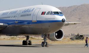 Archiefbeeld van een toestel van Ariana Afghan Airlines. beeld AFP