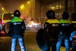 „Als onze samenleving ergens verziekt is, dan is het wel in de oudejaarsnacht.” beeld ANP, GinoPress
