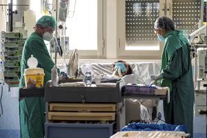 Het feit dat we de precieze werking van deze essentiële stof nog verder moeten ontrafelen, mag er niet toe leiden dat we onze patiënten deze belangrijke therapie onthouden. beeld AFP, Andreas Solaro