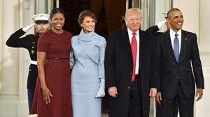 De Amerikaanse president Donald Trump (m.) beschuldigt zijn voorganger Barack Obama (r.) en diens Democratische partijgenoten van een complot om hem ten val te brengen. beeld EPA, Kevin Dietsch