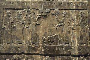De ”Zwarte Obelisk” in het British Museum in Londen laat zien hoe Israëlieten hulde brengen aan een Assyrische koning. beeld RD