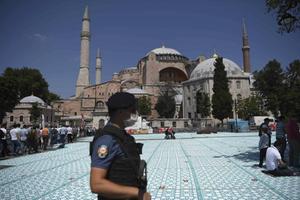 De Hagia Sophia in Istanbul wijst haarfijn de huidige breuklijnen in het Midden-Oosten aan. beeld AFP, Ozan Kose