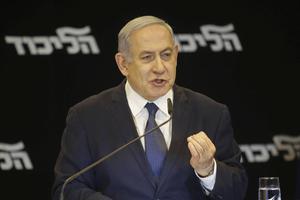 Voor Netanyahu staan veel seinen toch wel op rood.  beeld AFP, Gil Cohen-Magen