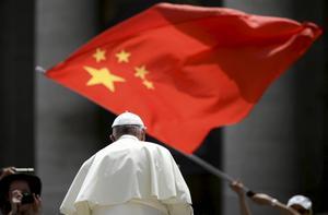 Paus Franciscus is als eerste kerkvorst onderhandelingen met China gestart. Dat leverde in 2018 een historisch akkoord op. Zijn voorgangers wezen wel op de noodzaak van dialoog, maar daar bleef het ook bij. beeld AFP, Filippo Monteforte