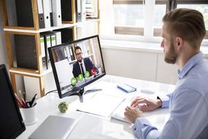 Veel werkgevers voeren sollicitatiegesprekken door met kandidaten te videobellen. Hoewel deze nieuwe vorm van sollicteren lastig kan zijn, heef het zeker ook z’n voordelen.  beeld iStock