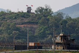 De grens tussen Noord- en Zuid-Korea bij de Zuid-Koreaanse plaats Paju. beeld EPA