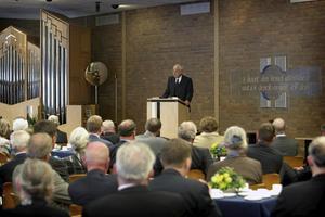 L.M.P. Scholten bij zijn afscheid als directeur van de Gereformeerde Bijbelstichting, in 2004. beeld RD, Sjaak Verboom