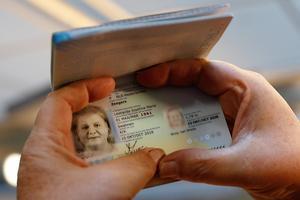 Leonne Zeegers kreeg in 2018 als eerste volwassen Nederlander een paspoort zonder geslachtsaanduiding. beeld ANP