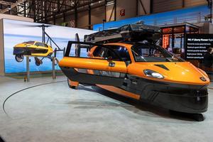 De PAL-V Liberty is een gyrokopter, een voertuig dat lijkt op een helikopter maar een rotor heeft zonder motor. beeld EPA, Martial Trezzini