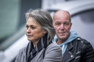 Peter en Berthie Verstappen bij de rechtbank voorafgaand aan de inhoudelijke behandeling van de rechtszaak tegen Jos B., die wordt verdacht van het ontvoeren, misbruiken en doden van Nicky Verstappen. beeld ANP MARCEL VAN HOORN