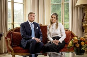 Koning Willem-Alexander en koningin Máxima tijdens het opnemen van hun videoboodschap. beeld ANP, Koen van Weel