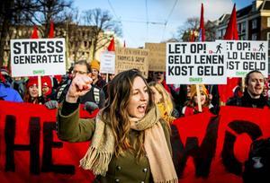 „De druk op studenten om op tijd af te studeren, is stevig. Daarnaast moeten ze een bijbaantje hebben, willen ze hun studieschulden minimaliseren.” beeld ANP, Remko de Waal