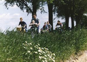 Nu veel mensen niet op vakantie gaan, kiezen sommige gezinnen ervoor om de vrije dagen in de natuur in eigen land door te brengen.  beeld ANP, Ruud Hoff