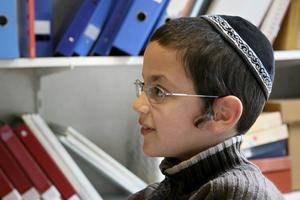 Leerling van het Cheider, de orthodox-Joodse school in Amsterdam.  beeld Sjaak Verboom