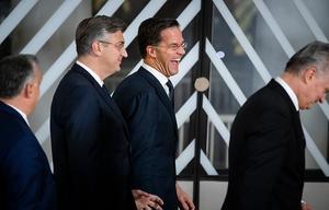 Premier Mark Rutte tijdens het maken van de familiefoto tijdens de Europese top over klimaatverandering en langetermijnbegroting. De EU-leiders zullen vooral bekijken hoe de doelstelling om tegen 2050 klimaatneutraal te worden, kan worden bereikt. beeld ANP