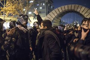 Iraniërs protesteren in Teheran tegen het neerschieten van een Oekraïens passagiersvliegtuig. beeld AFP