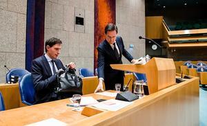 Premier Rutte en minister Hoekstra van Financiën tijdens het debat over de reorganisatie van de Belastingdienst. beeld ANP, Bart Maat
