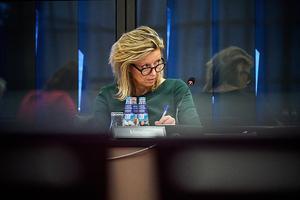 Minister Kajsa Ollongren (Binnenlandse Zaken, Wonen) debatteerde maandag met de Tweede Kamer over de woonbegroting van het kabinet. Over de bouw van woningen in de polder bij Utrecht zei de minister dat ze de gemeente daar niet toe zal dwingen. beeld ANP, Phil Nijhuis