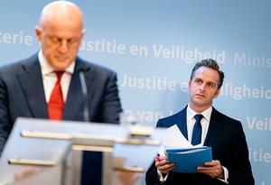 Minister Grapperhaus en minister De Jonge. beeld ANP