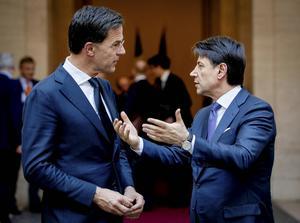 Premier Rutte en zijn Italiaanse collega Conte (r.). beeld ANP, Sem van der Wal