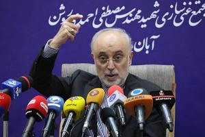 De baas van de Iraanse kernautoriteiten, Ali Akbar Salehi, maakte maandag bekend dat Iran inmiddels tien keer zoveel uranium verrijkt als in het atoomakkoord is toegestaan. beeld EPA