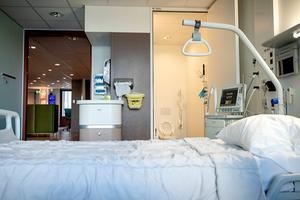 Een tot intensivecare-unit omgebouwde kamer in het Erasmus MC in Rotterdam. beeld ANP, Sem van der Wal