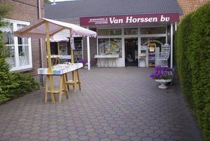 Boekhandel en uitgeverij Van Horssen in Putten sluit op 31 maart dit jaar definitief haar deuren. De teruglopende verkoop van boeken en cd’s is de oorzaak. beeld boekhandel en uitgeverij Van Horssen