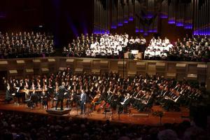 „Bestaat het repertoire van menig (kerkelijk) koor niet uit meer geestelijke liederen dan alleen psalmen?” Foto: Hollands Jongeren Koor. beeld HJK
