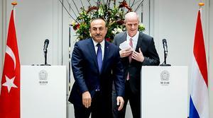 Minister Stef Blok (Buitenlandse Zaken) geeft samen met zijn Turkse ambtsgenoot Mevlut Cavusoglu een persconferentie bij The Dylan Hotel, 11 april 2019. beeld ANP, Koen van Weel