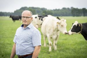 Koopman Wim Kas uit Barneveld zit veertig jaar in het vak. Terwijl de meeste veemarkten verdwenen, bleef de handel. Dieren gaan tegenwoordig meestal rechtstreeks naar de slachterij of de nieuwe eigenaar. beeld Niek Stam