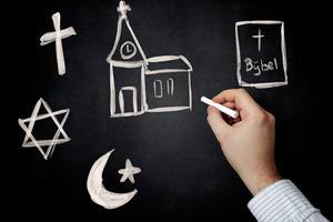 De meeste scholen hebben niet het vak godsdienst maar het vak levensbeschouwing op het rooster staan. beeld RD