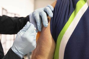 Wat krijgen we binnen bij een injectie of een vaccinatie? Sommigen vrezen dat er een chip wordt ingebracht.  beeld ANP, Pieter Stam de Jonge