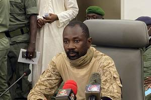Juntaleider kolonel Assimi Goita in Bamako, woensdag. beeld AFP, Malik Konate