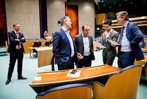 „CETA maakt het voor Canadese producenten gemakkelijker om de Europese markt te betreden, maar daarmee krijgen de Canadese normen meer invloed op de Euro-pese markt.” Foto (v.l.n.r.): de Kamerleden Weverling (VVD), Amhaouch (CDA), Bouali (D66), Jetten (D66) en Voordewind (ChristenUnie) tijdens het CETA-debat. beeld ANP, Bart Maat