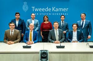 De gehele ondervragingscommissie, Niels van den Berge, Rutger Schonis, Aukje de Vries, Chris Stoffer, Edgar Mulder, Tunahan Kuzu, Gert-Jan Segers, Michel Rog en Ronald van Raak. beeld ANP