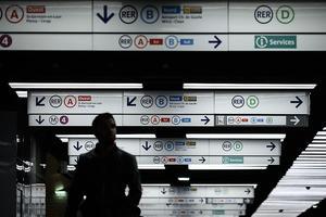 Door een staking functioneert het openbaar vervoer in Parijs tijdens de jaarwisseling slechts mondjesmaat. beeld AFP