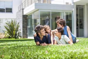 „Het gezin is de eerste en meest fundamentele gemeenschap van onze samenleving. Daarin worden onze kinderen en jongeren, ons ‘basiskapitaal’, immers ontvangen en grootgebracht.” beeld iStock